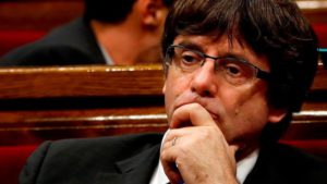 Vergonzosa capitulación de Puigdemont y la dirección del procés
